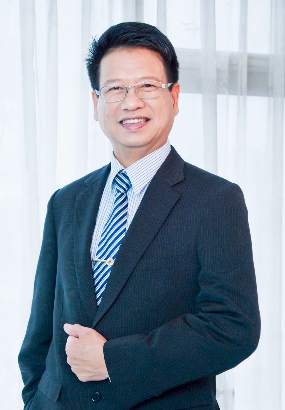 D1榮譽副總監 何源成